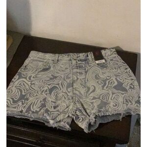 NWT~No Boundaries Paisley Swirl Design Distressed Denim Shorts Sz 11